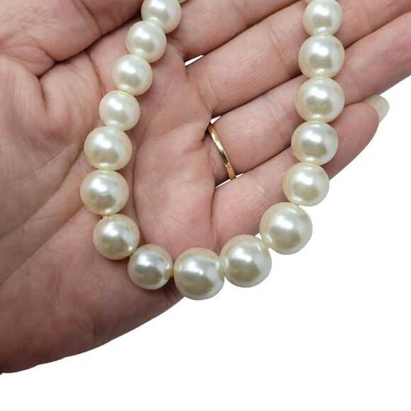 Princess Choker Necklace 17.5" Graduated Faux Pearl Classic Layering Piece - Picture 2 of 9
